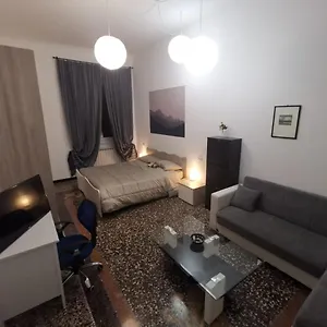 Appartamento Wow - 175 Mq - Posteggio Privato - Davanti Porto Traghetti - Fino A 10 Posti Letto, Genova